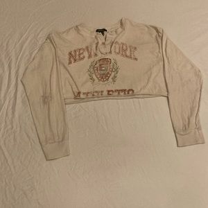 Cropped long sleeve neck, cut T-shirt